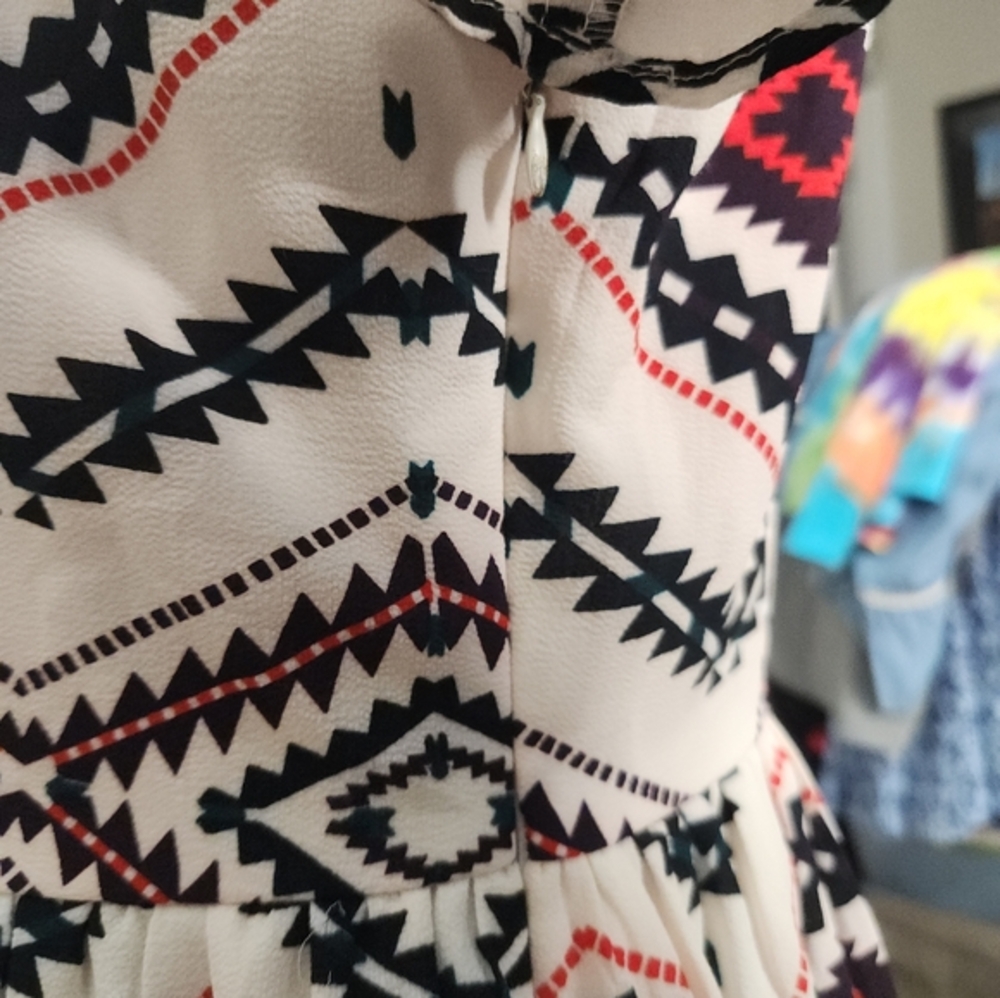 Doe & Rae Aztec Design Dress Size Medium - Picture 5 of 8